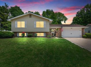 677 Lakewood Dr, Lake Saint Louis, MO 63367