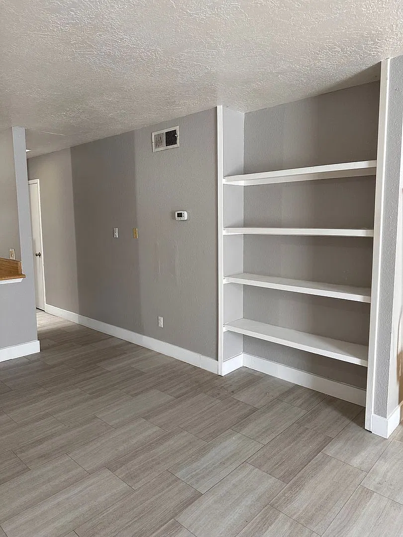 1518 West Calle Sur — Photo 4