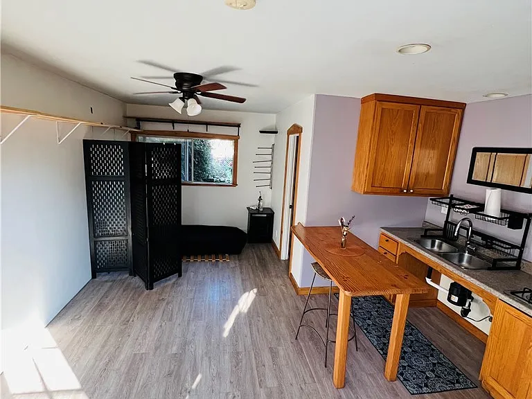 13737 Linfield Ave — Photo 9