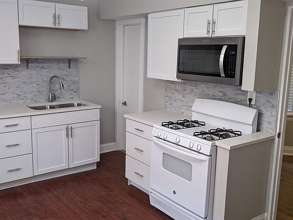 3rd image of 2526 N Lotus Ave APT 1F