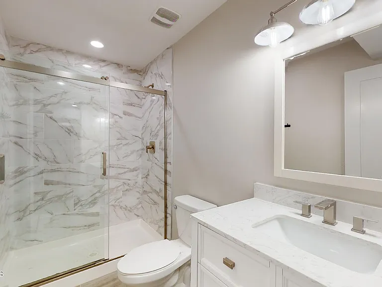 1 Howland Ave — Photo 21