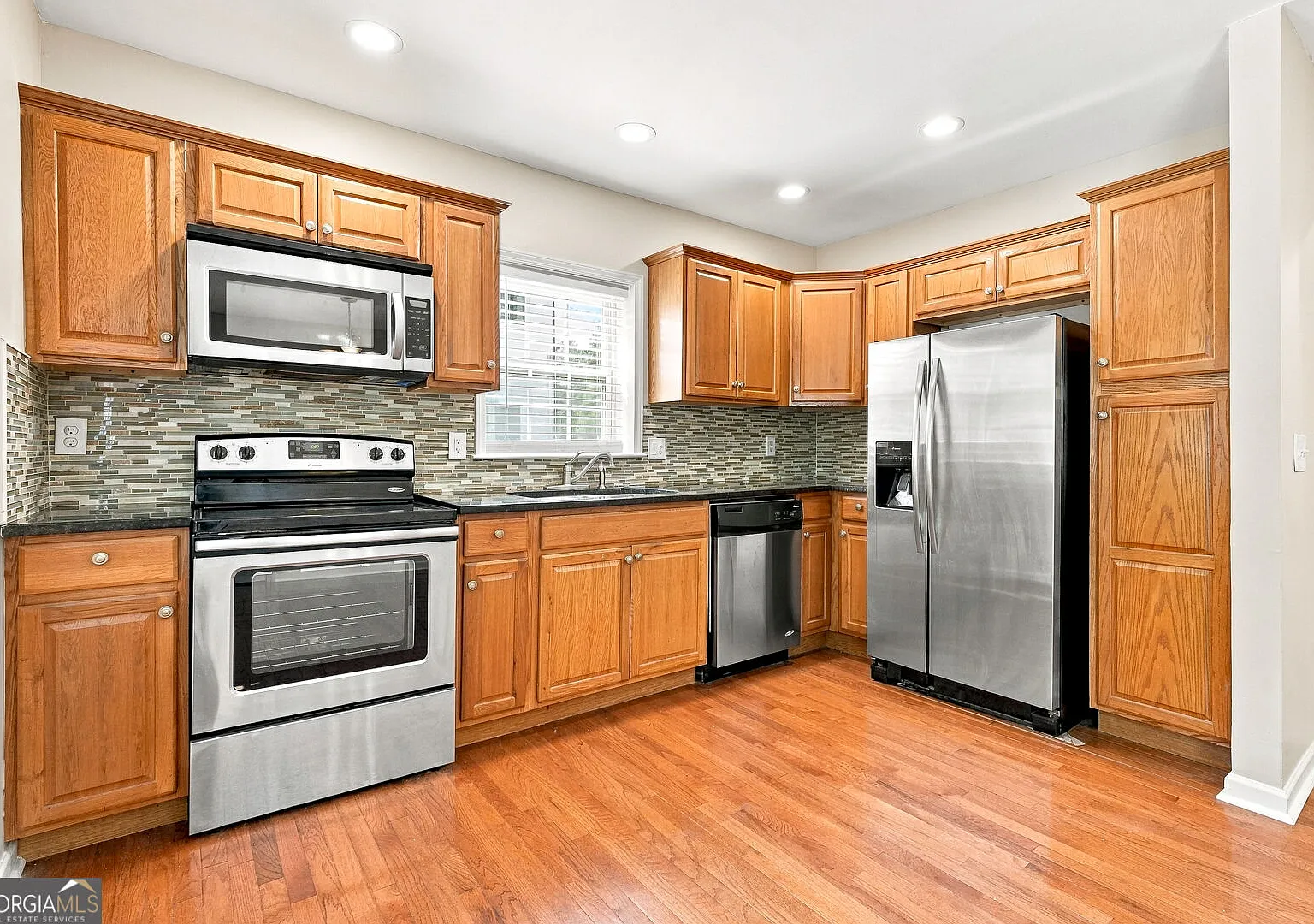 3 bed, 2.0 bath, $2,300 — Photo 3