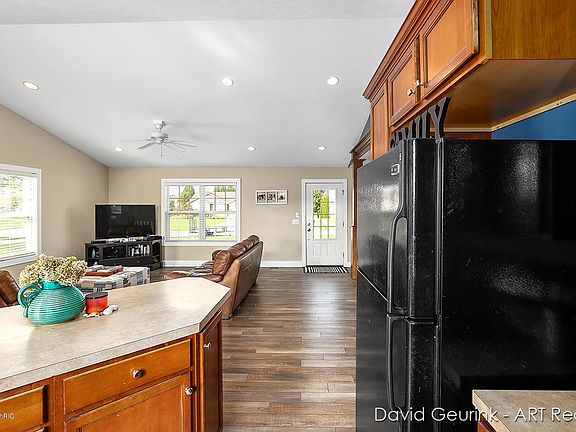4th image of 3740 Townline Ct