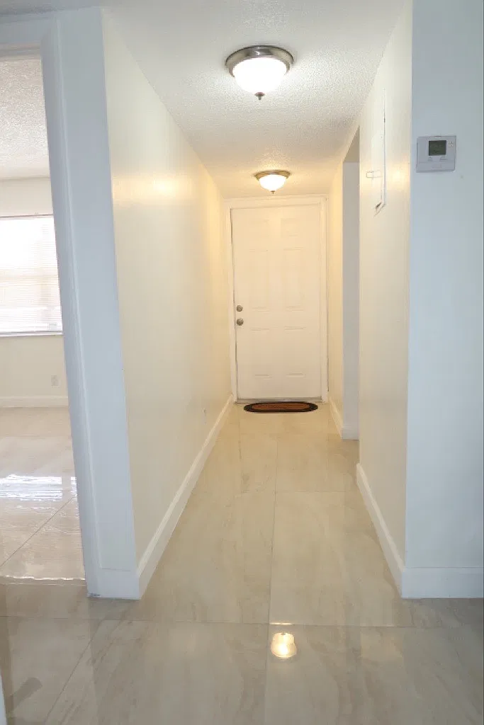 2 bed, 900 sqft, $2,100 — Photo 2