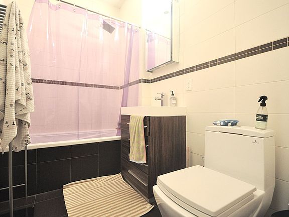 5th image of 662 Park Pl