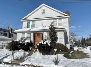 727 Beck St, Uniondale, NY 11553