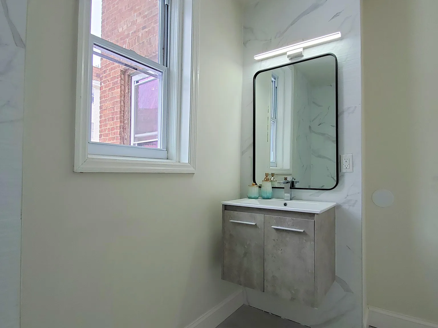1 bed, 1200 sqft, $1,699 — Photo 2