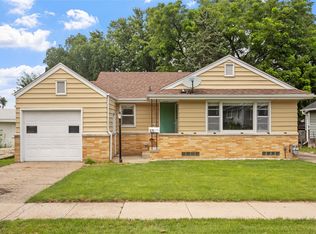 613 Hughes Ave, Des Moines, IA 50315