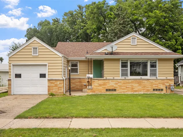 613 Hughes Ave, Des Moines, IA 50315