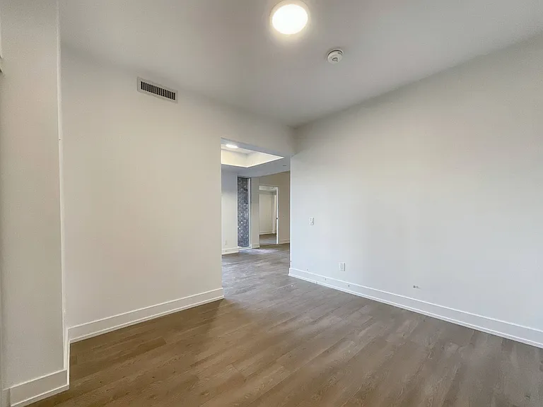 308 Jarvis St — Photo 20