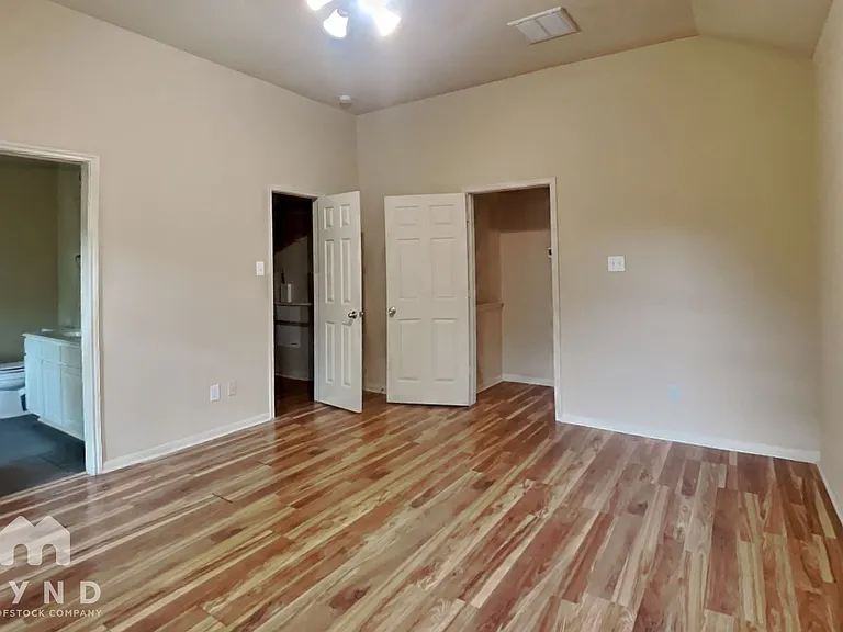 1411 Cameron Park Ln — Photo 11