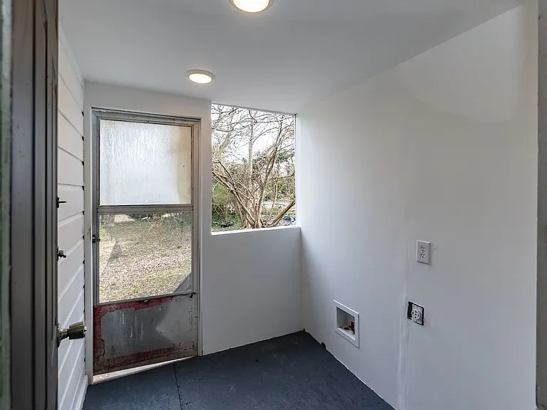 647 Arch St — Photo 14