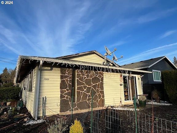 4th image of 2400 E 13th St