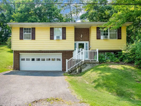 397 Riverview Ave, Westover, WV 26501