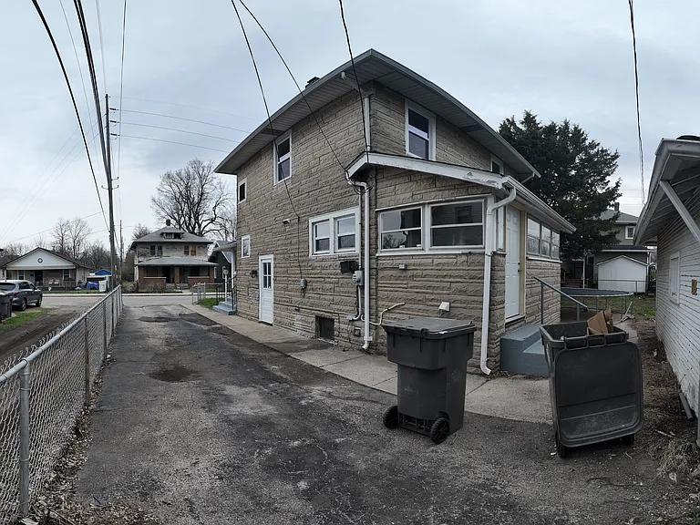 445 W 25th St — Photo 2