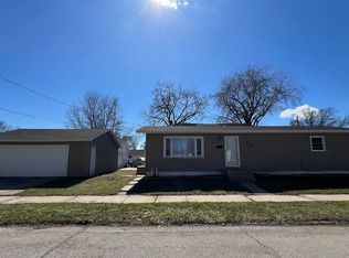 237 25th St SW, Mason City, IA 50401