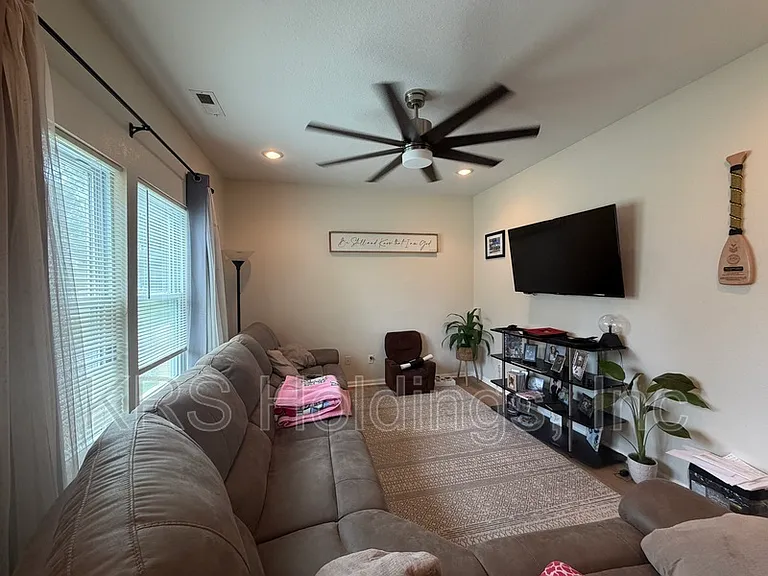 5748 Burrell Ave — Photo 6