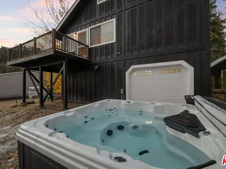 993 Cameron Dr — Photo 3