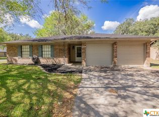 1206 Gay Meadow Ln, Goliad, TX 77963