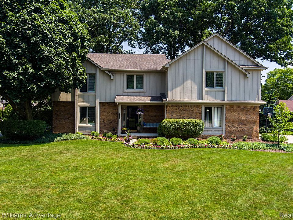 1st image of 25328 Surrey Ln