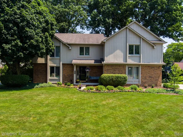 25328 Surrey Ln, Farmington Hills, MI 48335