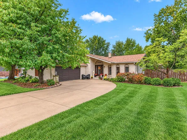 9744 W Oakridge Dr, Saint John, IN 46373