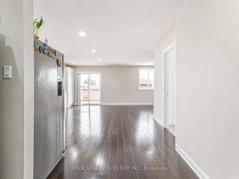 78 Billington Cres #UPPER — Photo 4