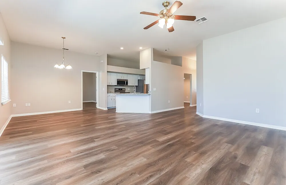 3 bed, 2.0 bath, 2049 sqft, $3,550 — Photo 4