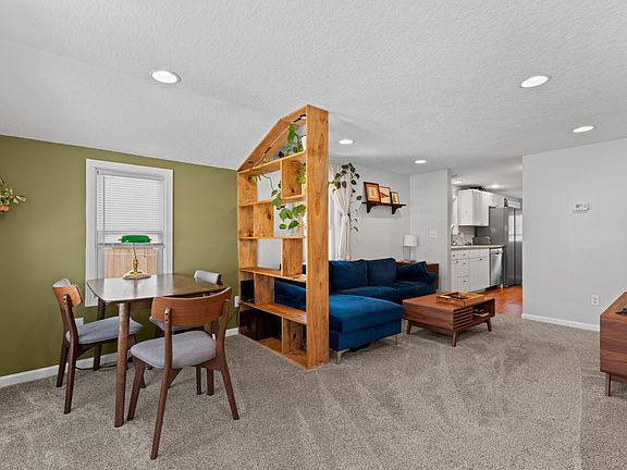 4th image of 920-10 1/2 St SE