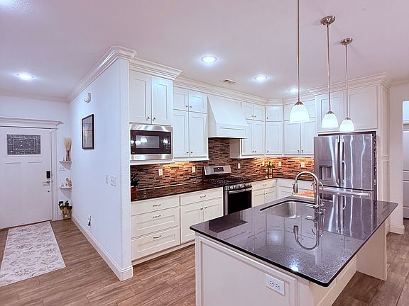 2nd image of 510 Piper Ln