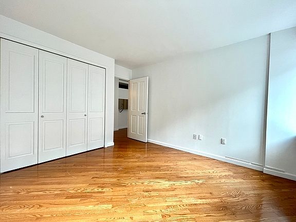 4th image of 401 W 22nd St #6D
