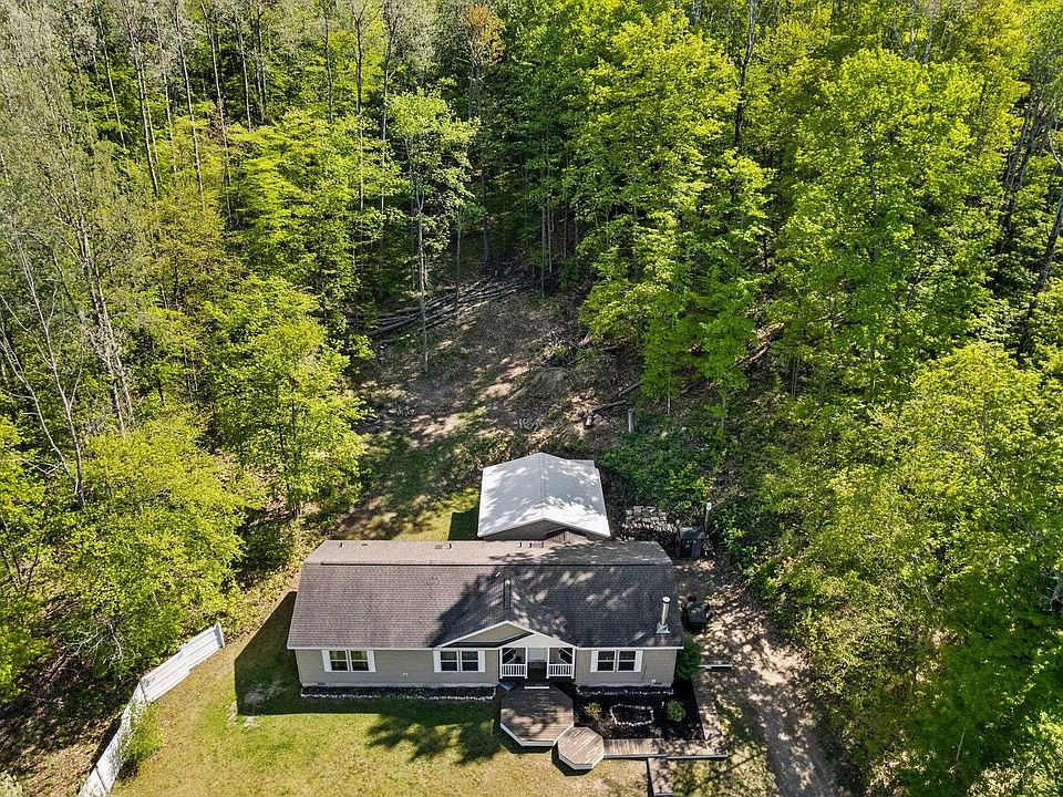 10400 Pickerel Lake Rd, Petoskey, MI 49770 Zillow