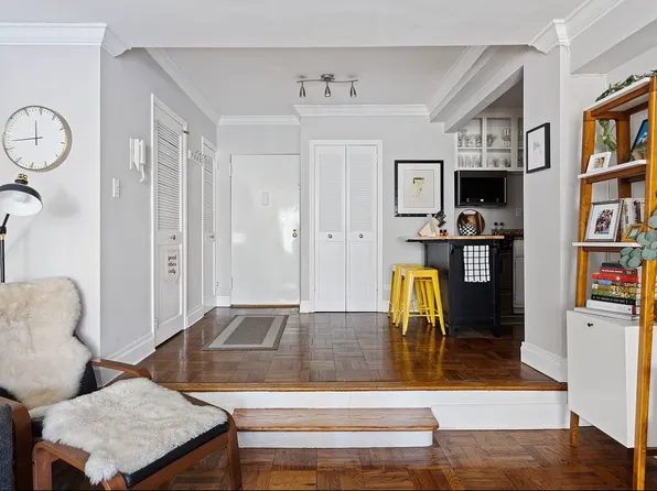 301 East 48th Street image 1 of 5