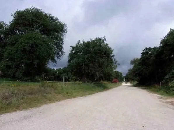 110 Big Oak Ln, La Vernia, TX 78121