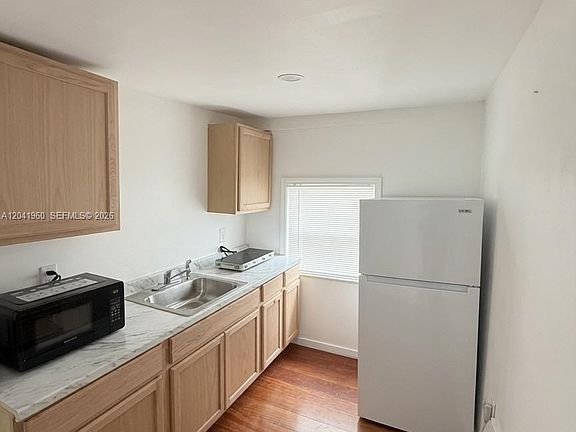 4th image of 1340 Peri St #U