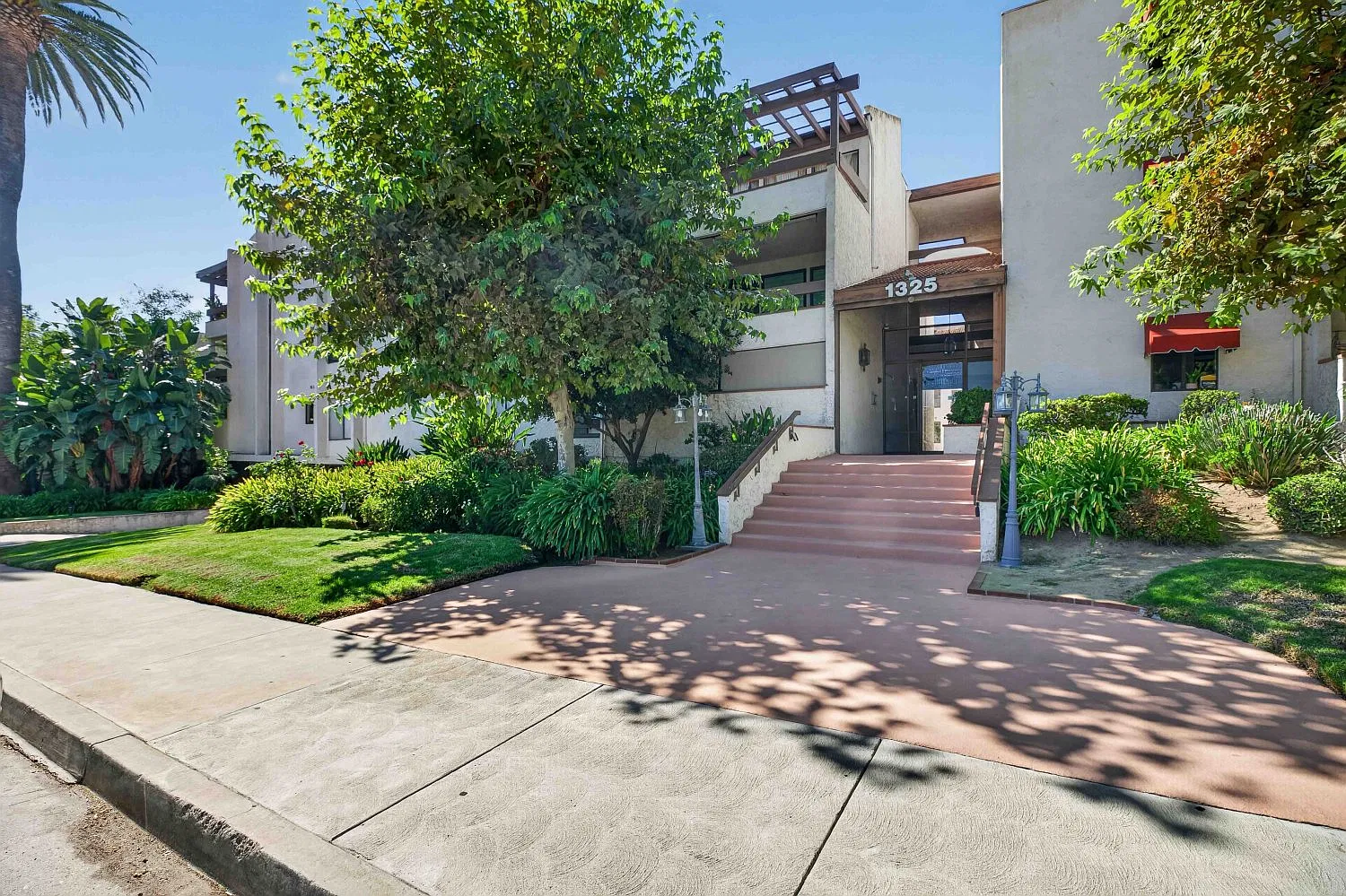 3 bed, 1698 sqft, $4,200 — Photo 1