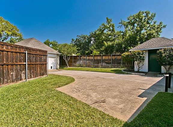 2nd image of 8924 Clubcreek Cir