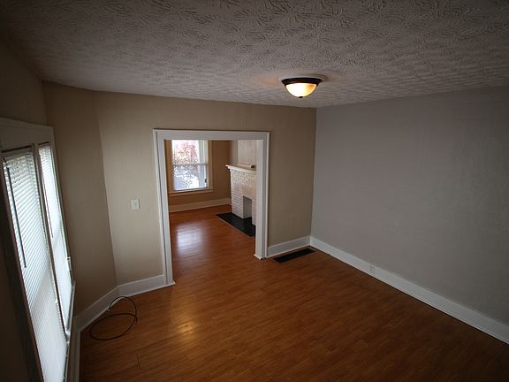 3rd image of 1471-1473 N Grant Ave
