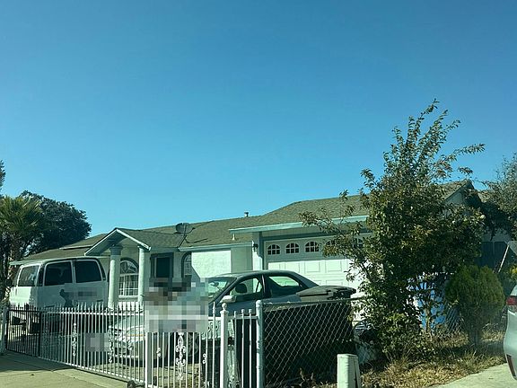 2nd image of 202 Fredrick Cir