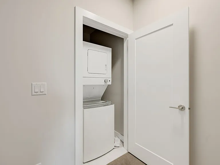 710 Catherine St — Photo 47
