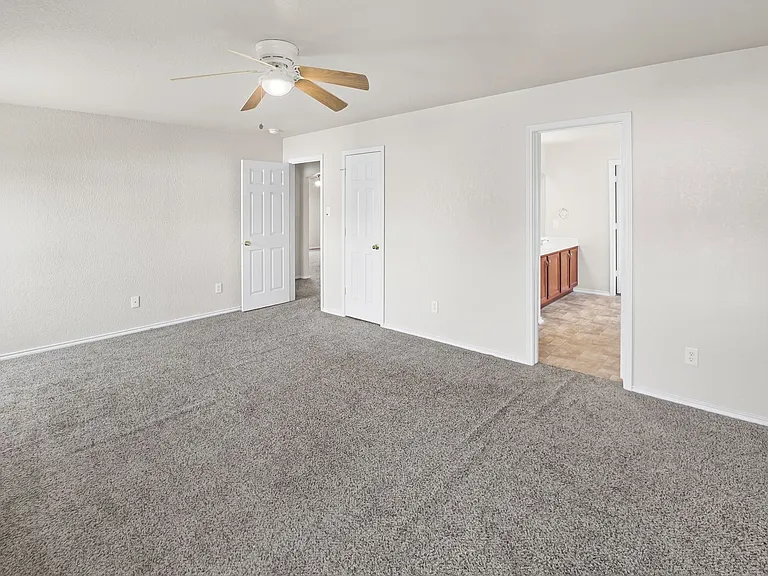 2127 Red Rock Xing — Photo 22