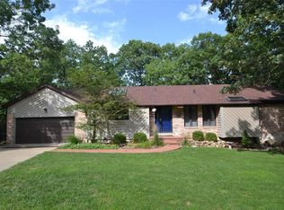 1604 Creightonwood Ct, High Ridge, MO 63049