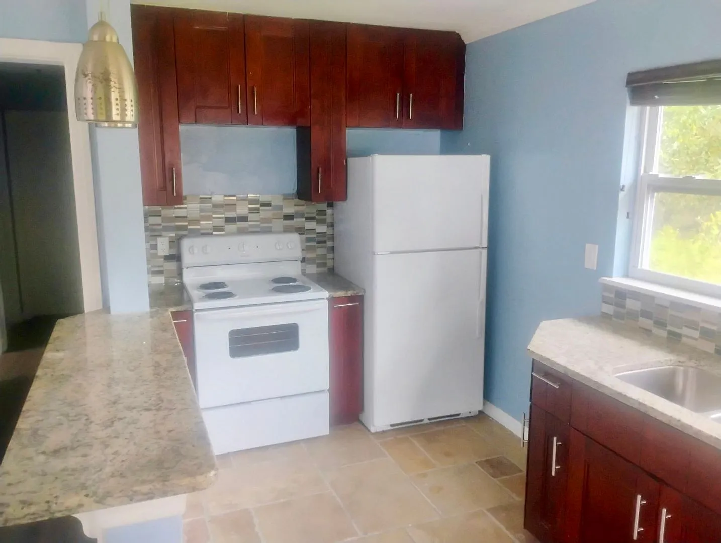 Great 3 Bedroom for rent! Reasonable Rent! — Photo 2