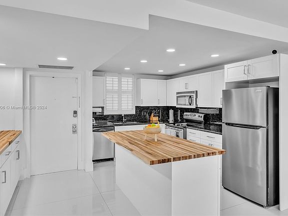 5th image of 3100 NE 49th St APT 303