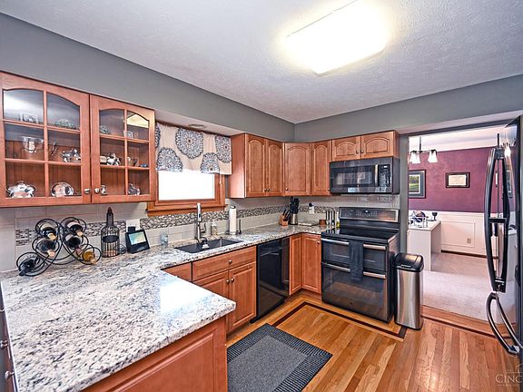 4th image of 8736 Tiburon Dr