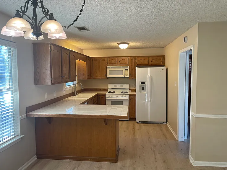 2106 Redwood Dr — Photo 11