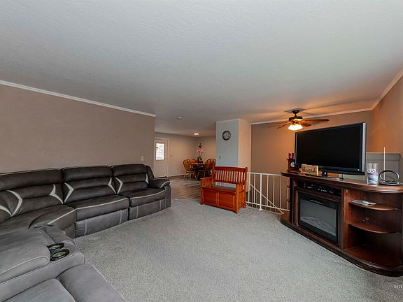 3rd image of 930 Preston Ave
