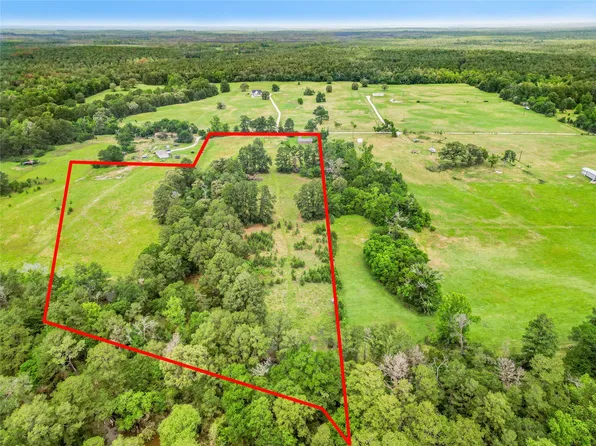 165 Davidson Rd, Huntsville, TX 77320