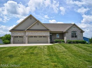 7114 Miller Ln, Grand Blanc, MI 48439