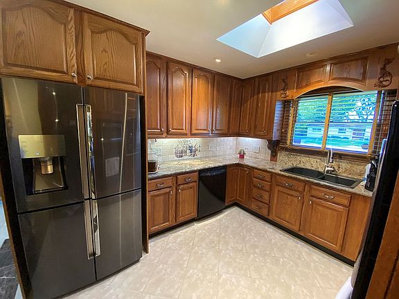 4th image of 6340 Lenczyk Dr